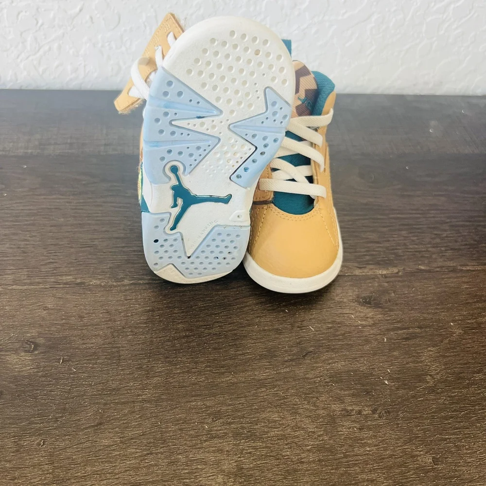 Nike Jordan Jumpman MVP Sneakers Size 5C DZ5576-700 Kids Shoes 021124 - Picture 2 of 7